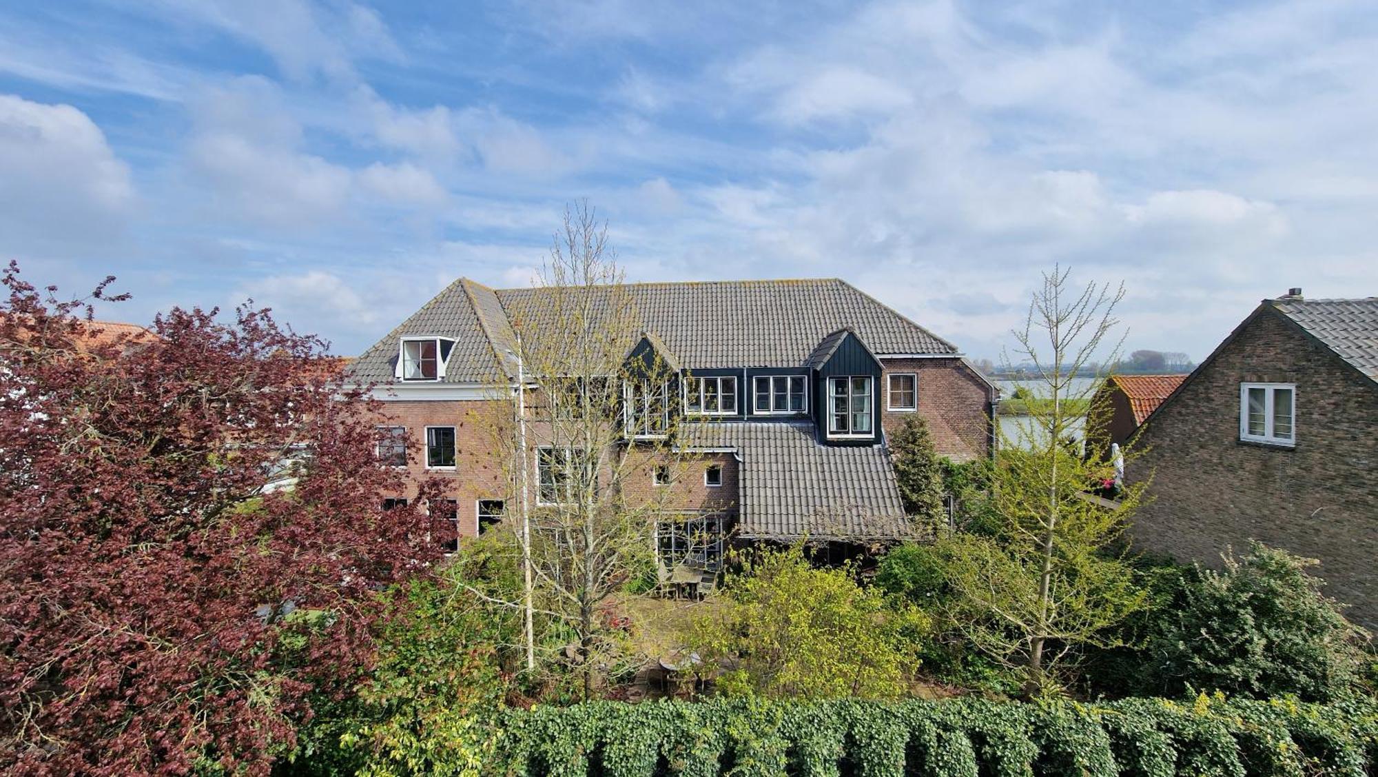 Waar Maas & Waal..... Apartment Woudrichem Exterior photo